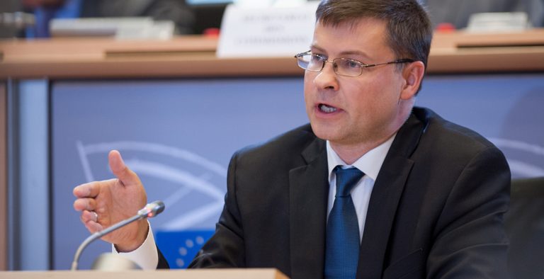 Ντομπρόβσκις: Πολύ απαισιόδοξο το ΔΝΤ