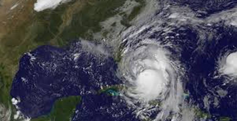 Εκκενώνονται σπίτια στις Φιλιππίνες λόγω του τυφώνα Νοκ Τεν