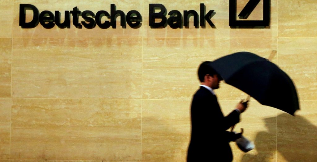 Deutsche Bank: Οι μισοί εργαζόμενοι θα μπορούσαν να αντικατασταθούν από ρομπότ