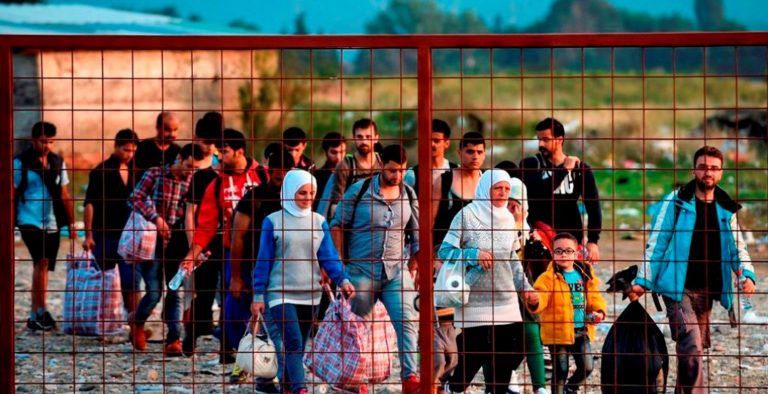 Μυτιλήνη: Έκρυθμη η κατάσταση στο νησί – Εκατοντάδες πρόσφυγες έφυγαν από τη Μόρια