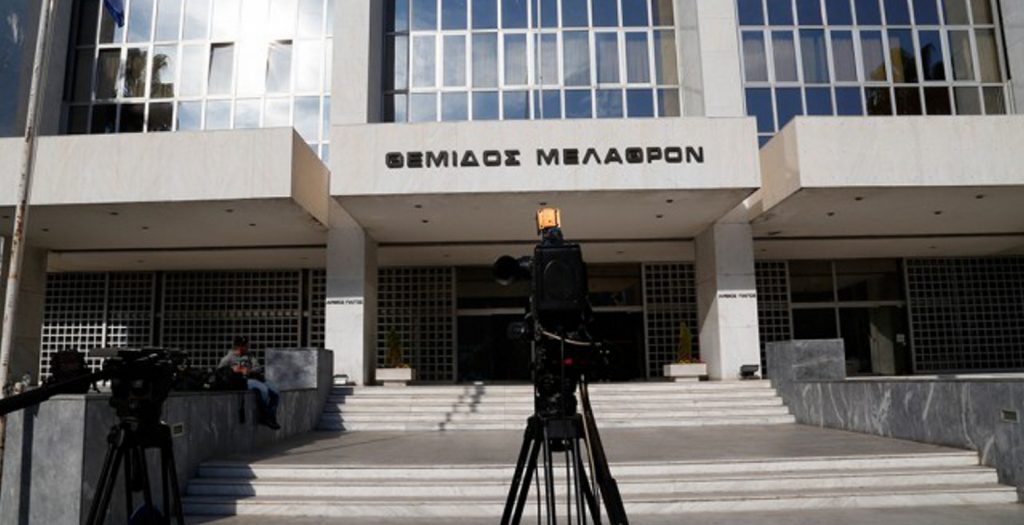 Αναφορά της συζύγου Στουρνάρα στην εισαγγελία του Αρείου Πάγου