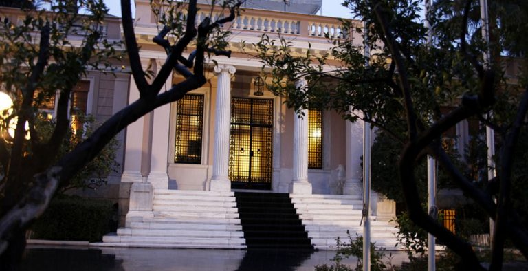 Μαξίμου: Κανιβαλίζουν στη ΝΔ με τον Παραρά