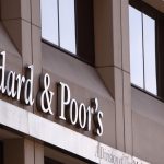 Standard & Poor’s: Διατηρεί στο Β+ την αξιολόγηση της Ελλάδας