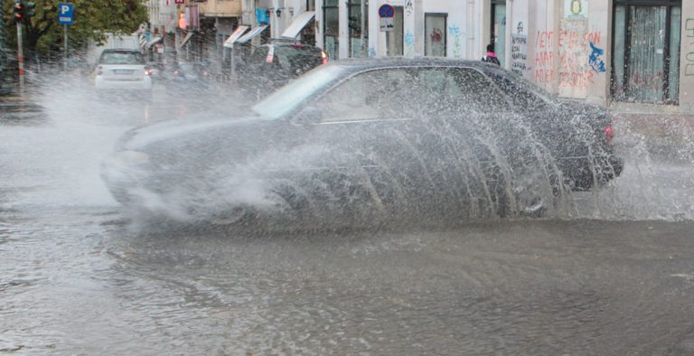 Προβλήματα στην κυκλοφορία από την καταιγίδα στην Αττική