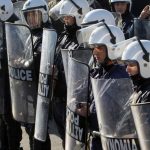 Εξάρχεια: Αντιεξουσιαστές επιτέθηκαν σε διμοιρία των ΜΑΤ