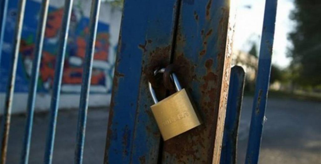 Κλειστά τα σχολεία σε Πειραιά και Κερατσίνι – Δυσοσμία σε όλη την περιοχή