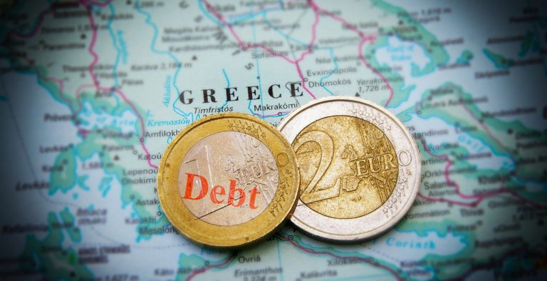 Le Monde: Τρέχουν για λύση στο ελληνικό χρέος πριν τον “ιταλικό Αρμαγεδδών”