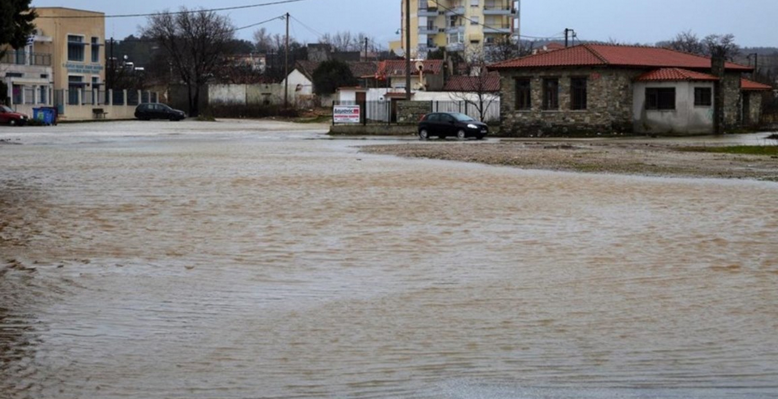 Κακοκαιρία: Πλημμύρες και ζημιές σε καλλιέργειες στα Φάρσαλα
