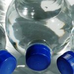 Οι κίνδυνοι για την υγεία σας όταν γεμίζετε πολλές φορές ένα πλαστικό μπουκάλι