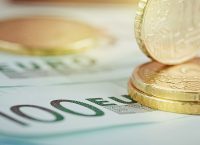 Οι μισοί εργαζόμενοι στον ιδιωτικό τομέα έχουν μισθό κατώτερο των 800 ευρώ