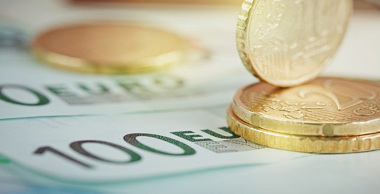 Οι μισοί εργαζόμενοι στον ιδιωτικό τομέα έχουν μισθό κατώτερο των 800 ευρώ