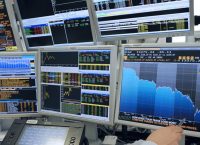 Ανακούφιση στις αγορές με την πρωτιιά Μακρόν: Ράλι ανόδου για το ευρώ