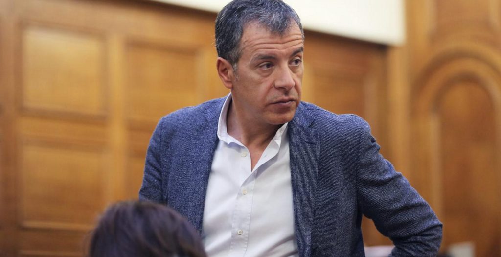 Θεοδωράκης: Συνταγή αποτυχίας η παραμονή στο Κίνημα Αλλαγής