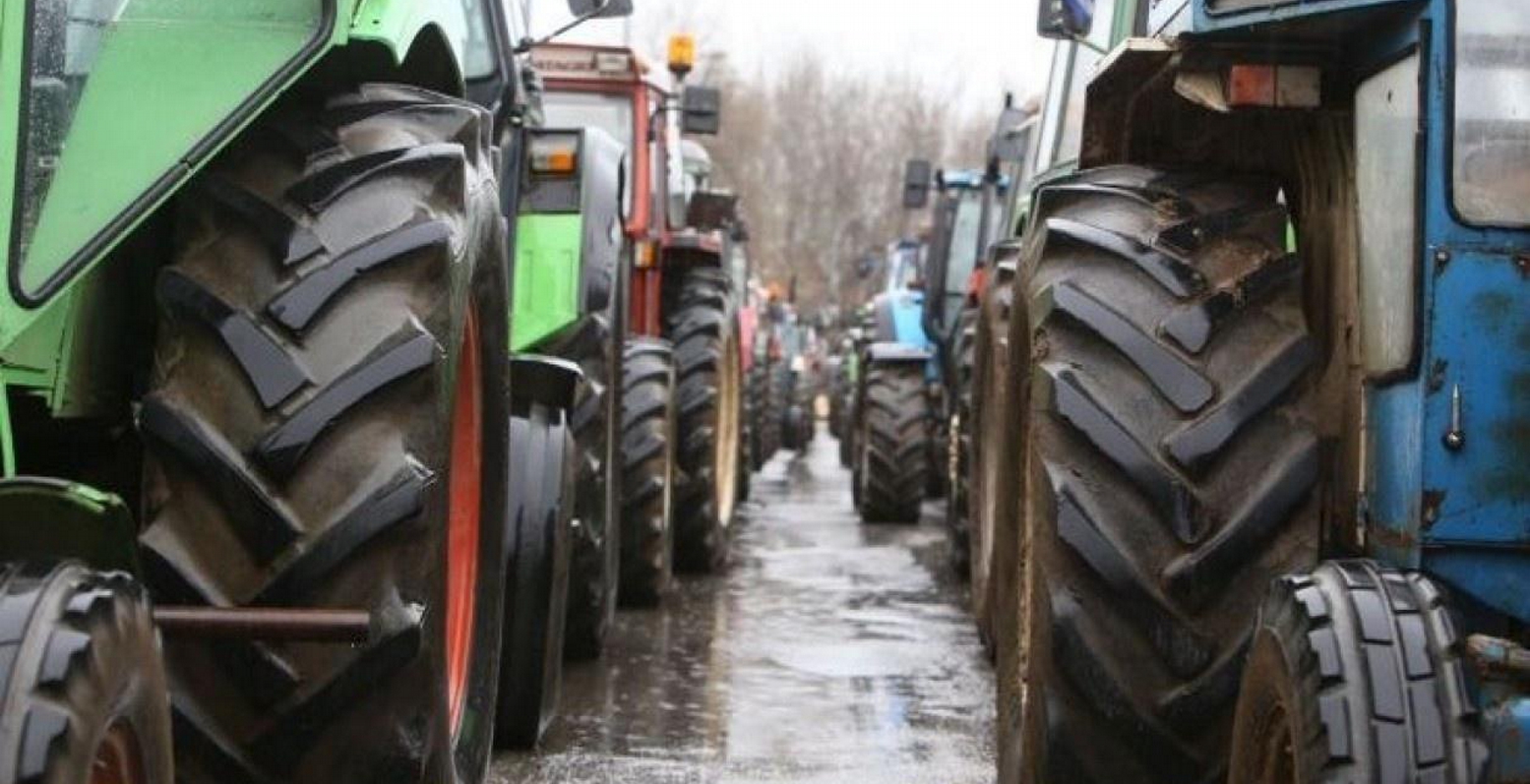 Αγρότες απέκλεισαν τη νέα εθνική οδό Λάρισας – Κοζάνης