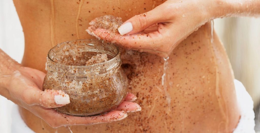 Φτιάξε μόνη σου το αγαπημένο body scrub της Τζ. Άλμπα!