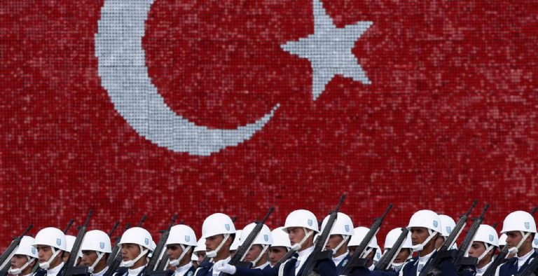 Τουρκία: Θα στρατολογήσει 30.000 νέους στρατιωτικούς