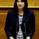 Φυγάδευσαν την Κουντουρά για να την γλιτώσουν από τους διαδηλωτές (vids)