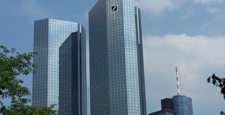 Βερολίνο σε Deutsche Bank: Τελειώνετε με τις ΗΠΑ