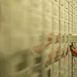 Αδειάζουν και θυρίδες για χρέη στην εφορία