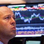 Οριακές απώλειες στη Wall Street πριν από τα Χριστούγεννα