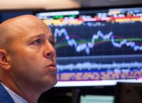 Στάση αναμονής στη Wall Street για τον Τραμπ
