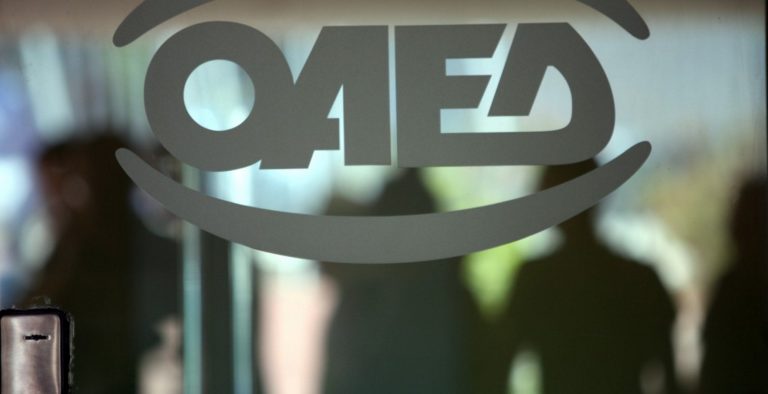 ΟΑΕΔ: Ποιοι δικαιούνται δώρο Χριστουγέννων