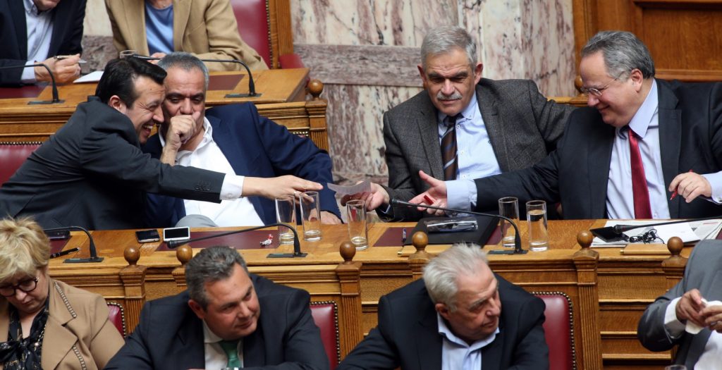 Ο Μητσοτάκης ”στριμώχνει” την κυβέρνηση για τις τηλεοπτικές άδειες