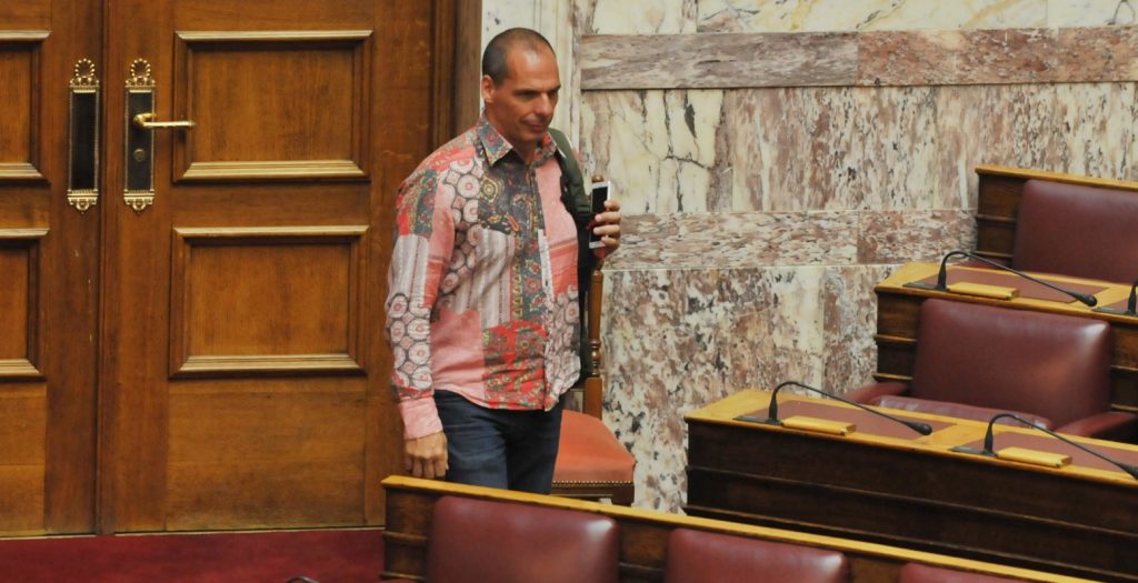 Ο Βαρουφάκης τα ξαναβάζει με τον Στουρνάρα