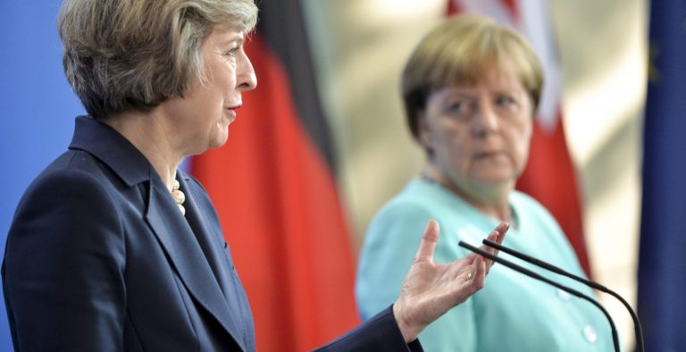 Συνάντηση Μέι-Μέρκελ την Παρασκευή