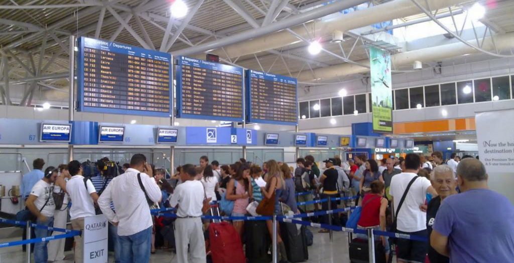 Αεροπορικές εταιρείες: “Καταρρέουν” ολοένα και περισσότερο από τις επιπτώσεις της πανδημίας