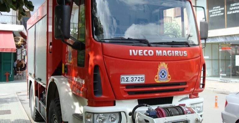 Ηράκλειο: Αυτοκίνητο τυλίγεται στις φλόγες