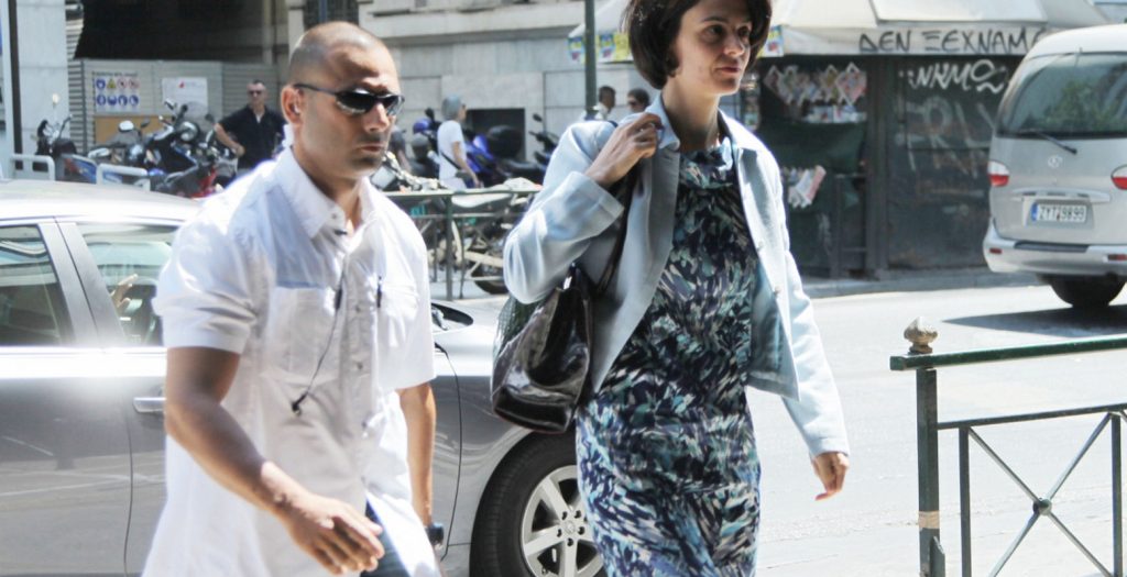 Αναβάλλει την έλευση της στην Αθήνα η Βελκουλέσκου