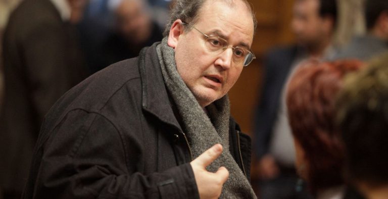 Νέο «άνοιγμα» Φιλή σε ΠΑΣΟΚ και αιχμές κατά ΑΝΕΛ
