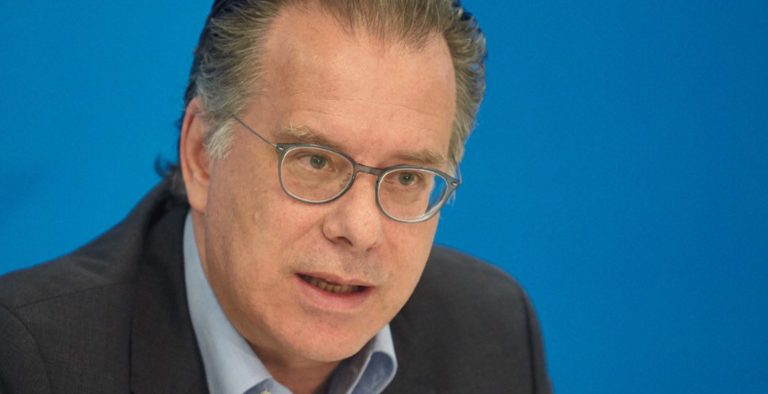 Κουμουτσάκος: Η χώρα χρειάζεται ανασχηματισμό πρωθυπουργού
