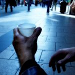 Eurostat: Δραματική αύξηση των ανέργων που κινδυνεύουν με φτώχεια στην ΕΕ