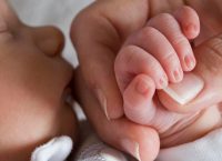 Αυτό είναι το μωράκι που προσπάθησε να πουλήσει η 19χρονη μητέρα του (vid)
