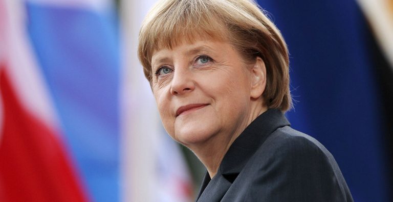 Die Welt: Την ώρα που οι εταίροι της χάνουν, η Μέρκελ κερδίζει