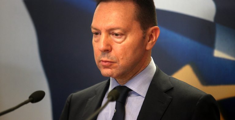 Καμπανάκι Στουρνάρα για τους εσωτερικούς κινδύνους στη χώρα