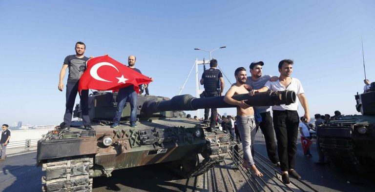 Ο Τσαβούσογλου τα βάζει με τον Καμμένο και εξαπολύει απειλές