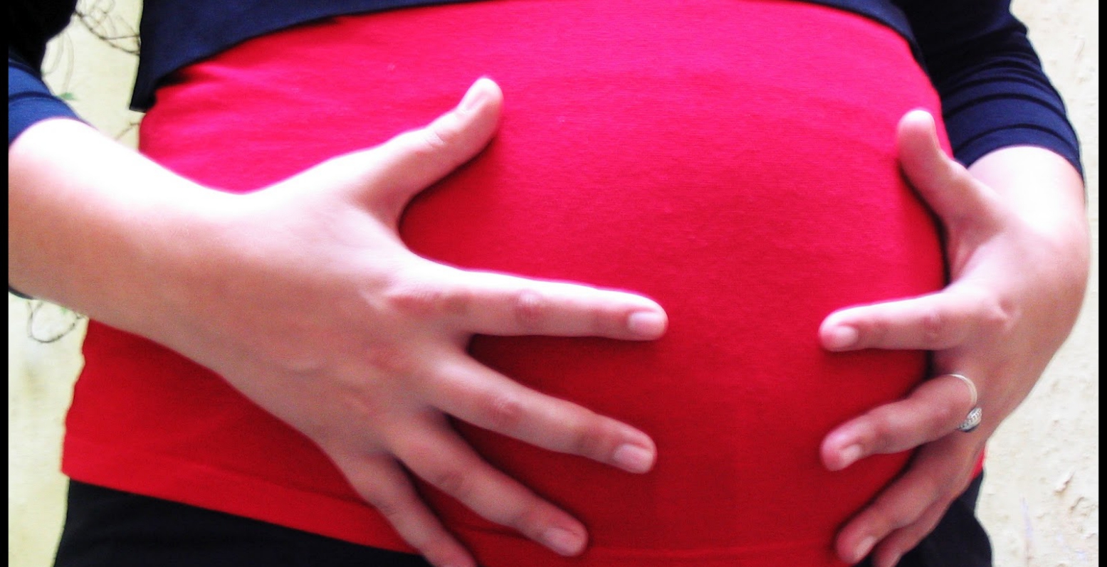 Οι γυναίκες που αργούν να γεννήσουν, ζουν περισσότερο