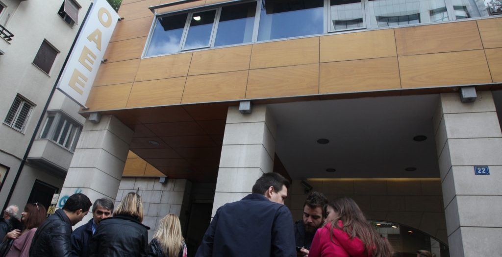 Φορο-επιδρομή και εισφορές δίνουν τη χαριστική βολή στους ελεύθερους επαγγελματίες