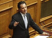 Πυρά Άδωνι στην κυβέρνηση: Άφησε τη χώρα στην τύχη της