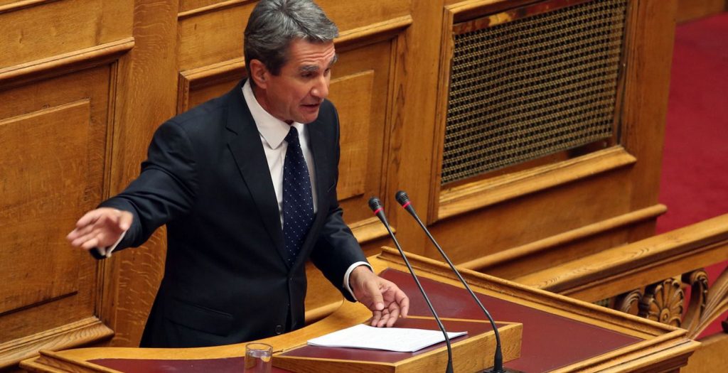 Νέα ερώτηση Λοβέρδου στον Τσακαλώτο για το λαθρεμπόριο τσιγάρων