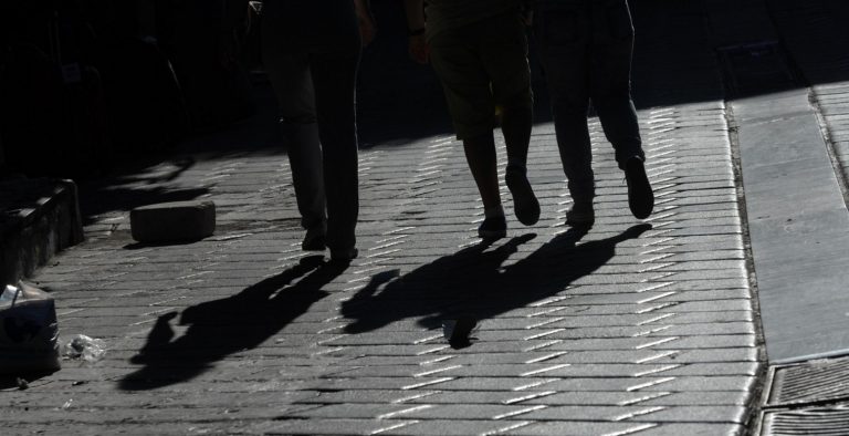 Φτάσαμε και στη “γενιά των 100 ευρώ!