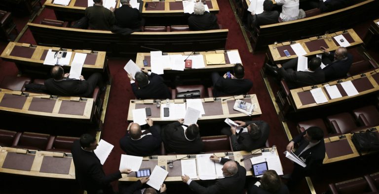 Αίτημα ΣΥΡΙΖΑ- ΑΝΕΛ να συζητηθεί στην Ολομέλεια το πόρισμα της Επιτροπής για τα δάνεια κομμάτων- ΜΜΕ