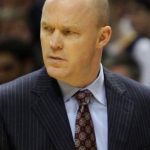 Χτύπησε την πόρτα του Σκοτ Σκάιλς!