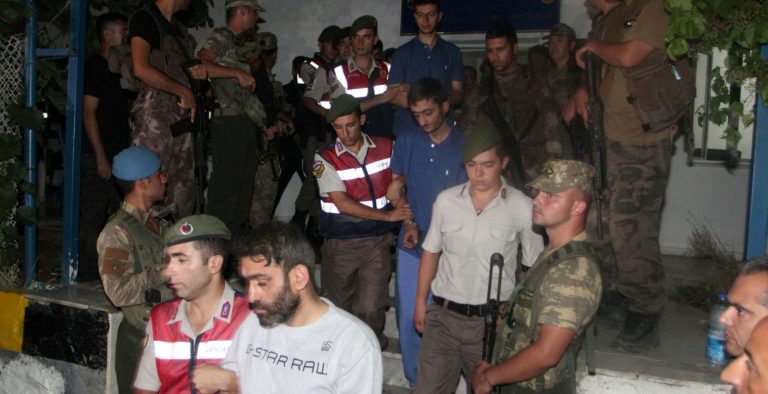 Τουρκία: Νέες, δεκάδες συλλήψεις στρατιωτικών για το πραξικόπημα