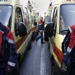 Διαμαρτυρία των εργαζομένων του ΕΚΑΒ έξω από τη Βουλή