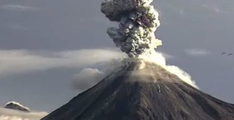 “Βρυχάται” το ηφαίστειο Κολίμα