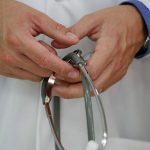 Oι επισκέψεις στο γιατρό προστατεύουν από τα νοσοκομεία